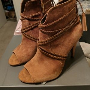Vince Camuto Astan camel bootie